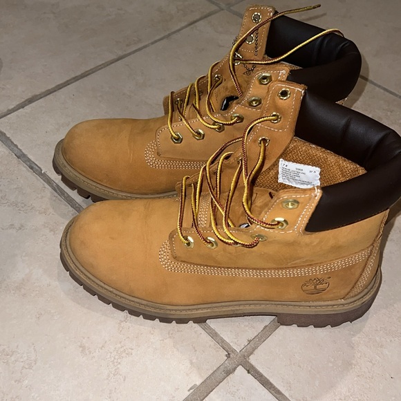 Beige Timberland Boots - Picture 2 of 3